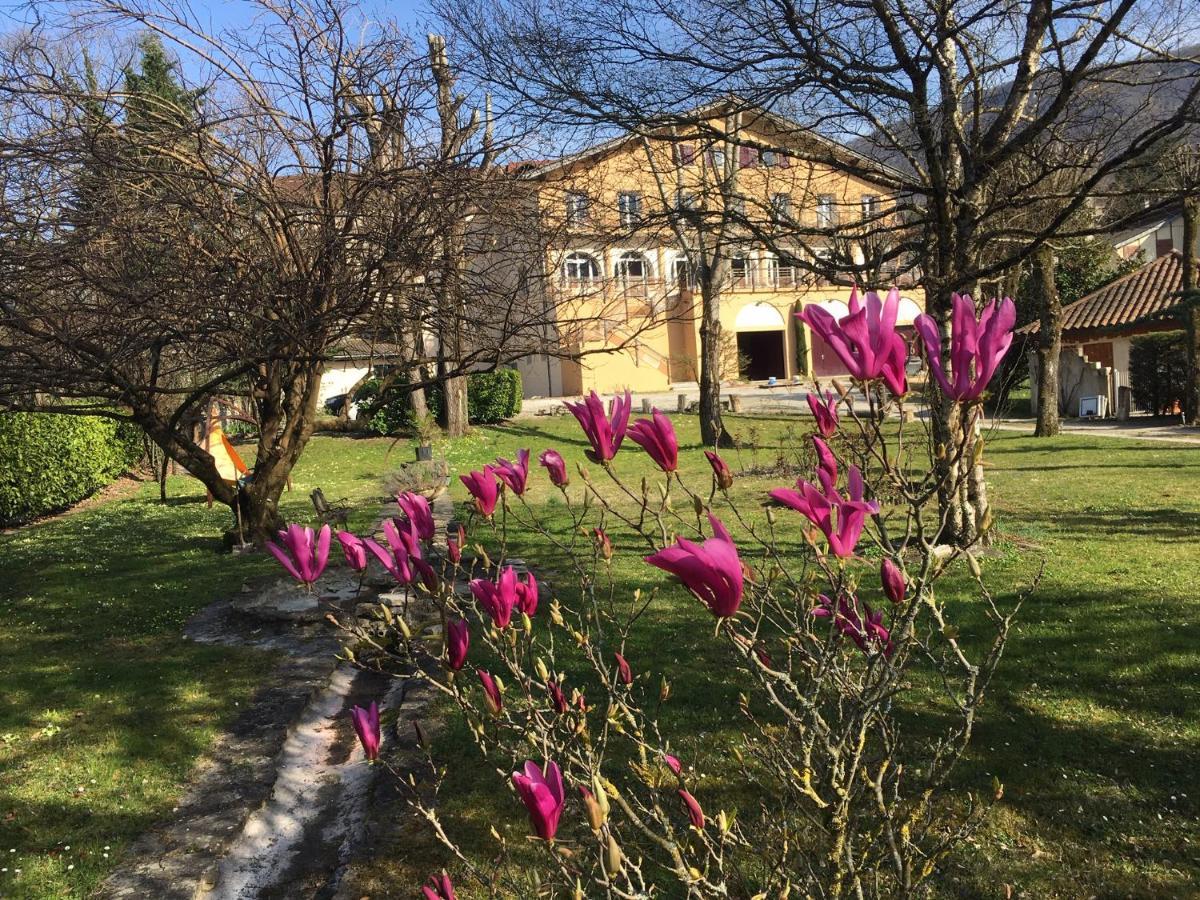 Logis Hotel Restaurant Le Castel Fleuri Saint-Jean-en-Royans Kültér fotó